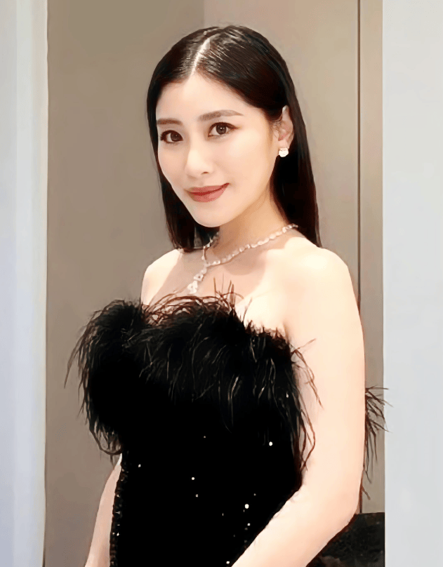 己挣飞机游艇拼30亿包389个衣品出众不朽情缘游戏入口刘德华小姨子怀三胎靠自(图25)