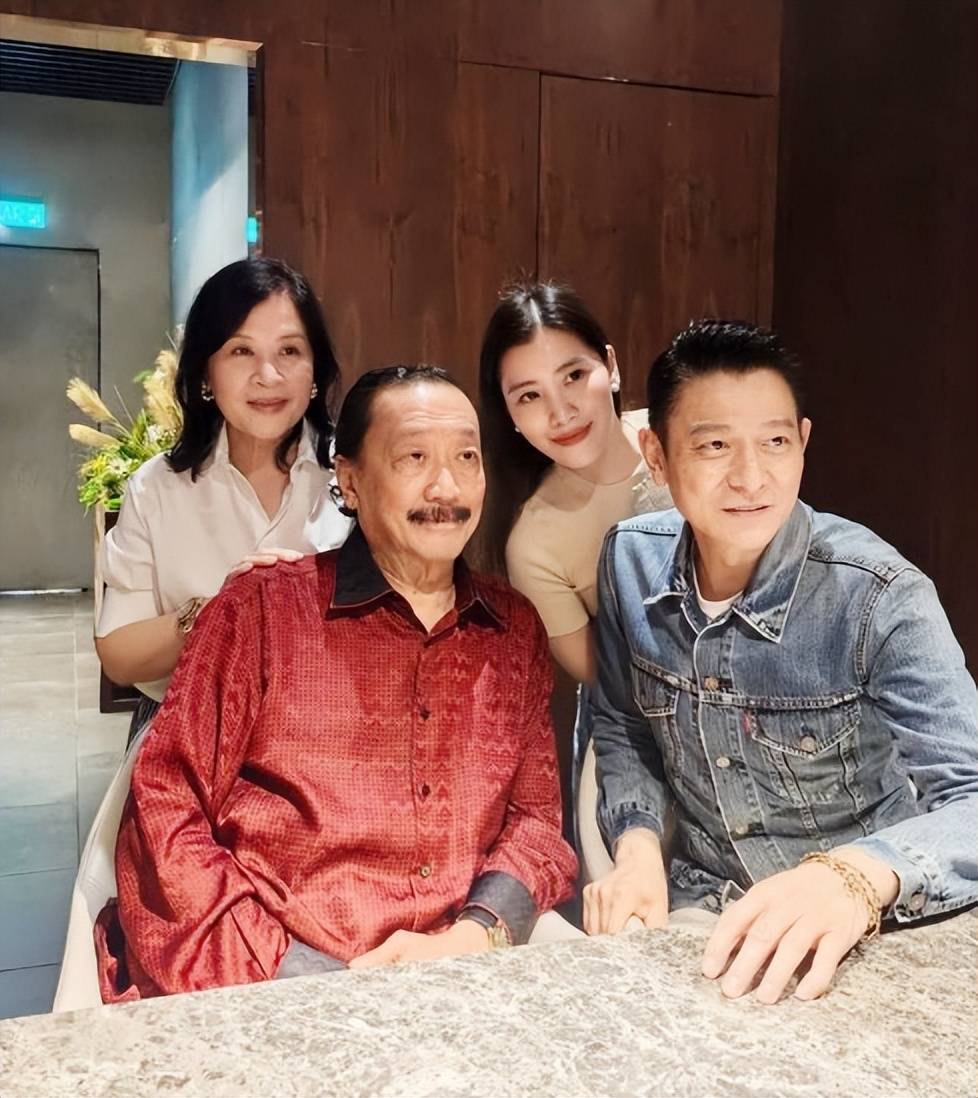 己挣飞机游艇拼30亿包389个衣品出众不朽情缘游戏入口刘德华小姨子怀三胎靠自(图15)