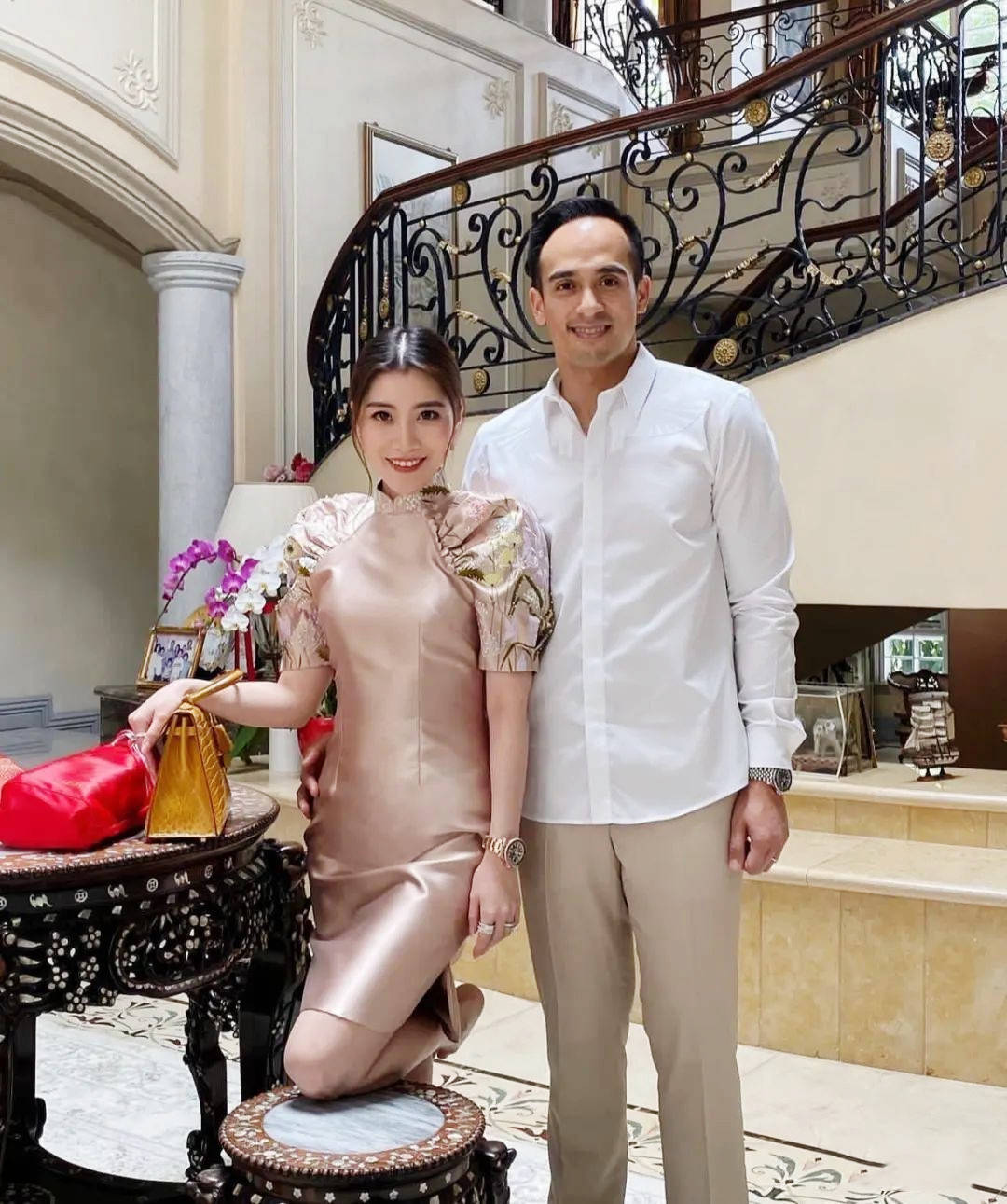 己挣飞机游艇拼30亿包389个衣品出众不朽情缘游戏入口刘德华小姨子怀三胎靠自(图18)